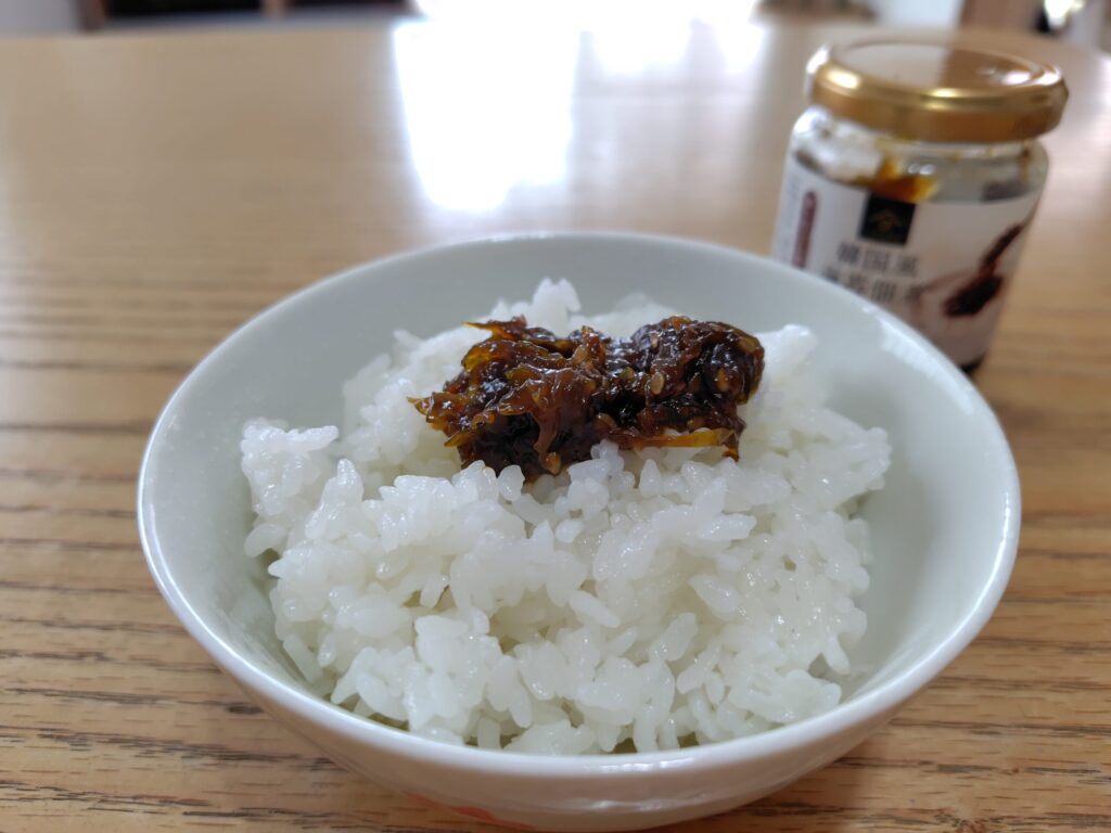 ご飯に乗せた韓国風海苔佃煮
