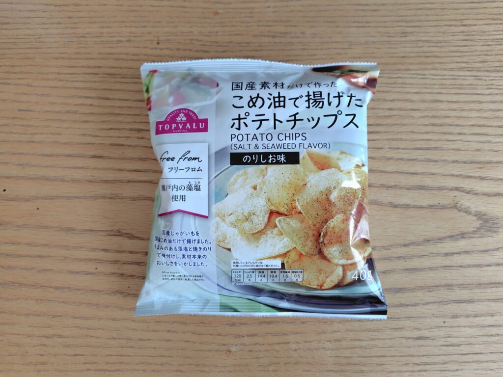 こめ油で揚げたポテトチップス の商品パッケージ