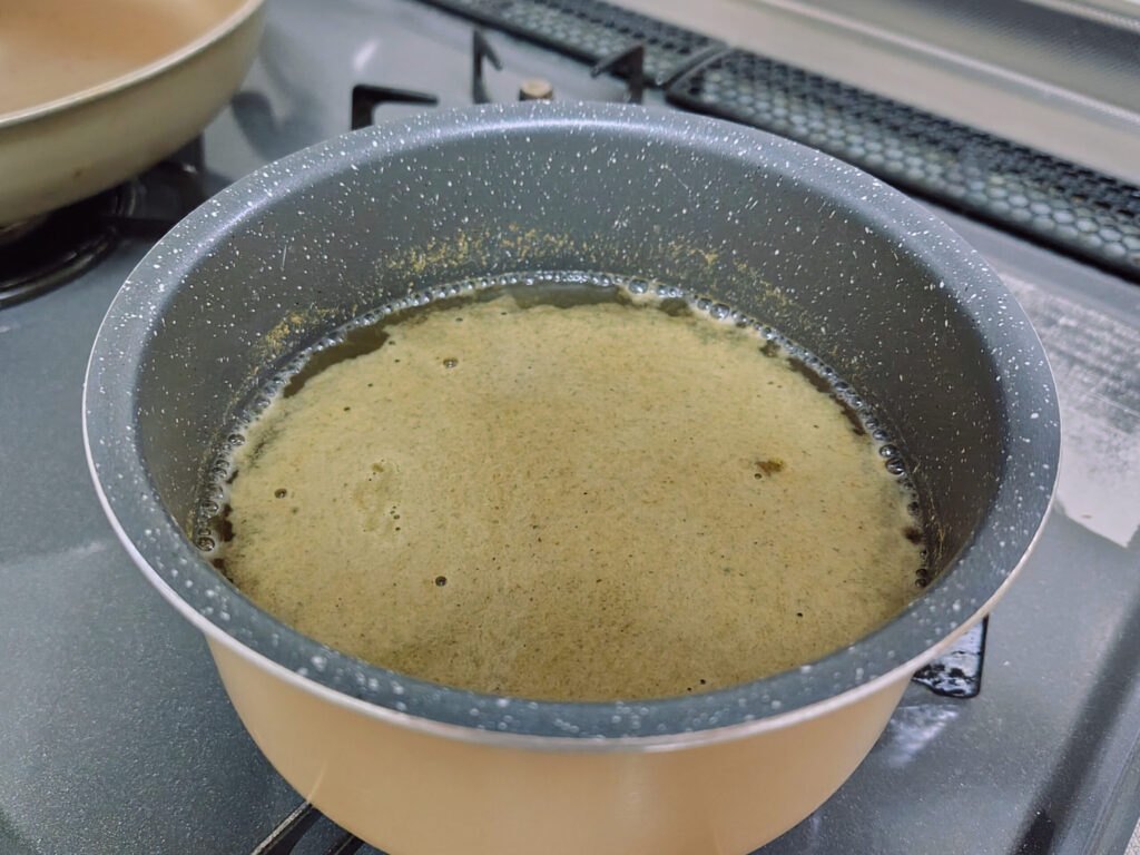 火をかけたお鍋で溶かした『KAKEDASHI』