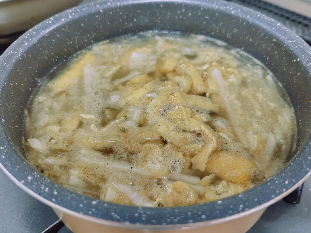 『KAKEDASHI』を使って作っている味噌汁のお鍋