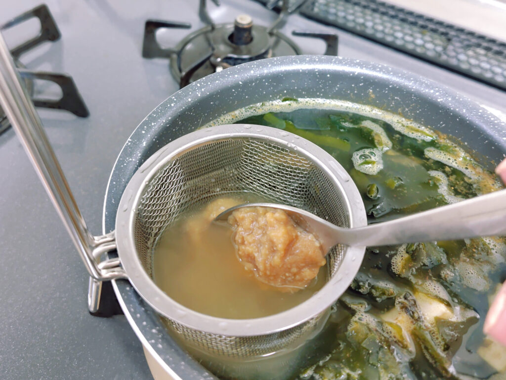 味噌こしで溶かした円熟
