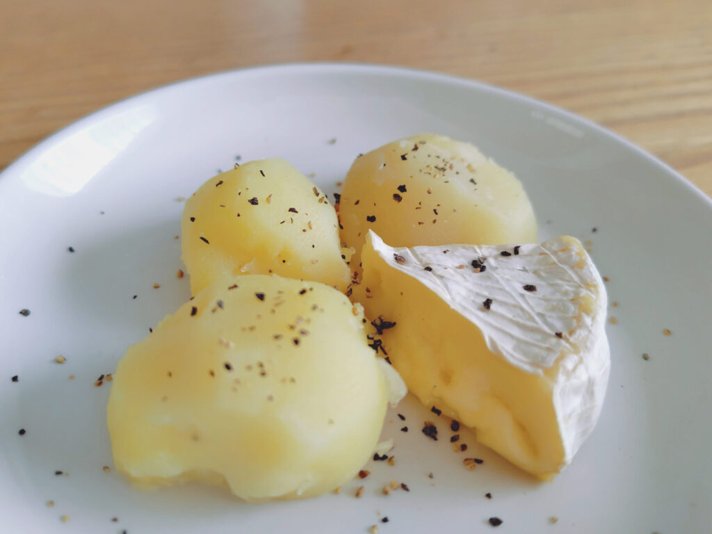 じゃがいもとトロトロのBavaricaカマンベールチーズ