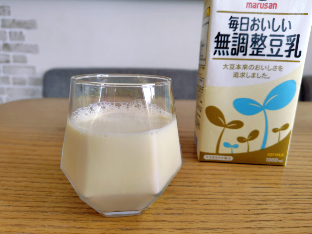 コップに注いだ豆乳