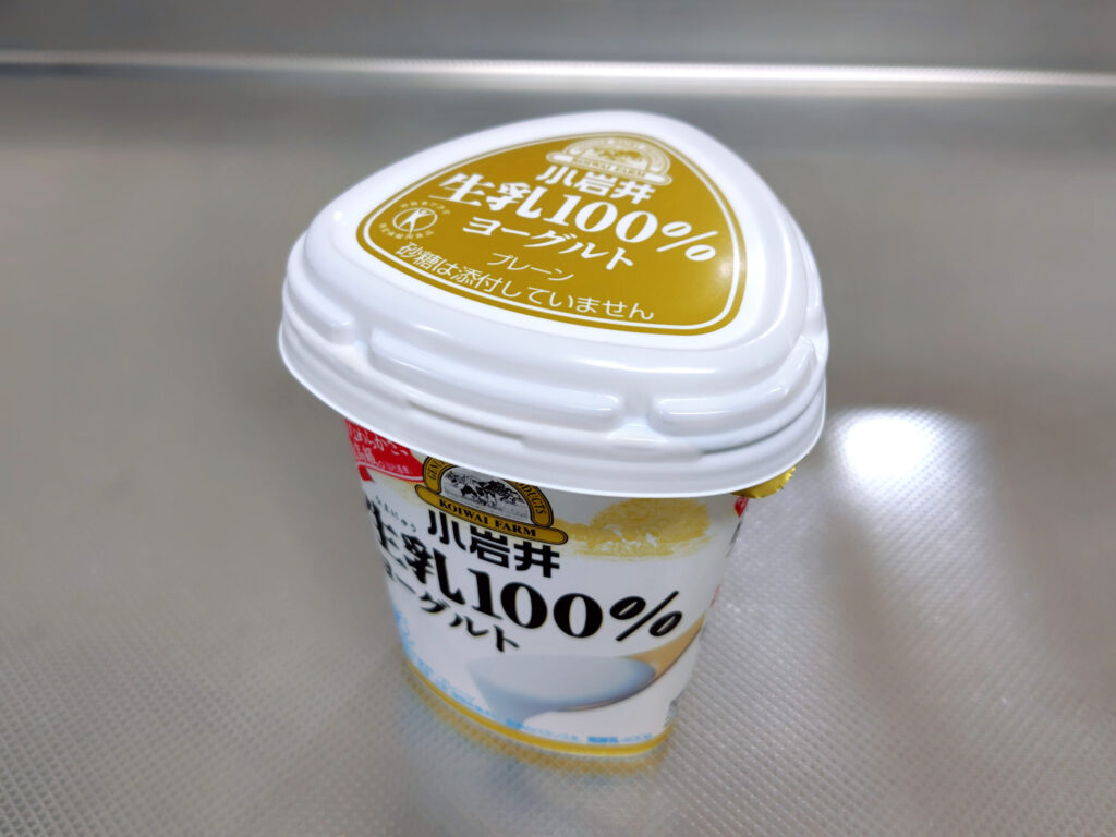 小岩井の生乳100%ヨーグルトのパッケージ